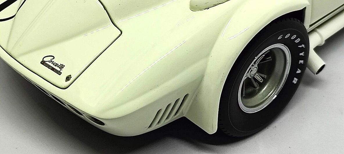 Exoto 1/18 Scale - Chevrolet Corvette Grand Sport - #67 White - Roger Penske