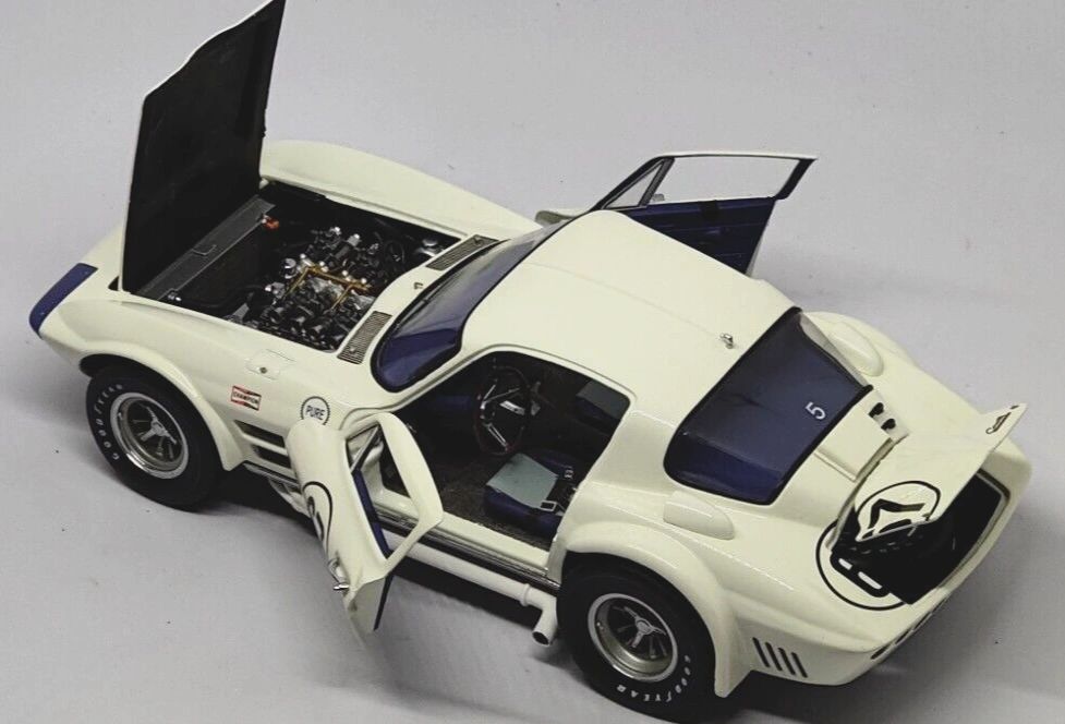 Exoto 1/18 Scale - Chevrolet Corvette Grand Sport - #67 White - Roger Penske