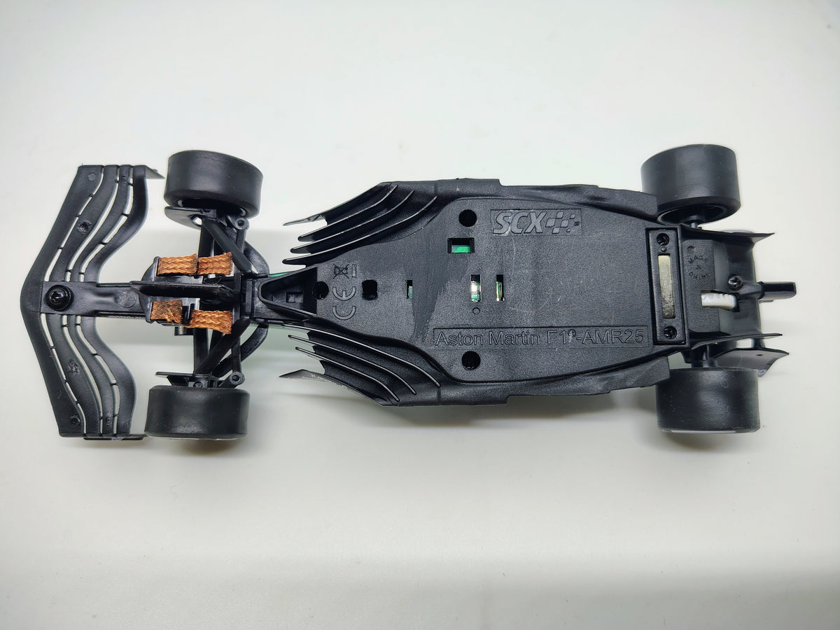SCX U10598 Aston Martin AMR25 #18 – Lance Stroll – Formula 1 2025 – 1/32 Analog Slot Car