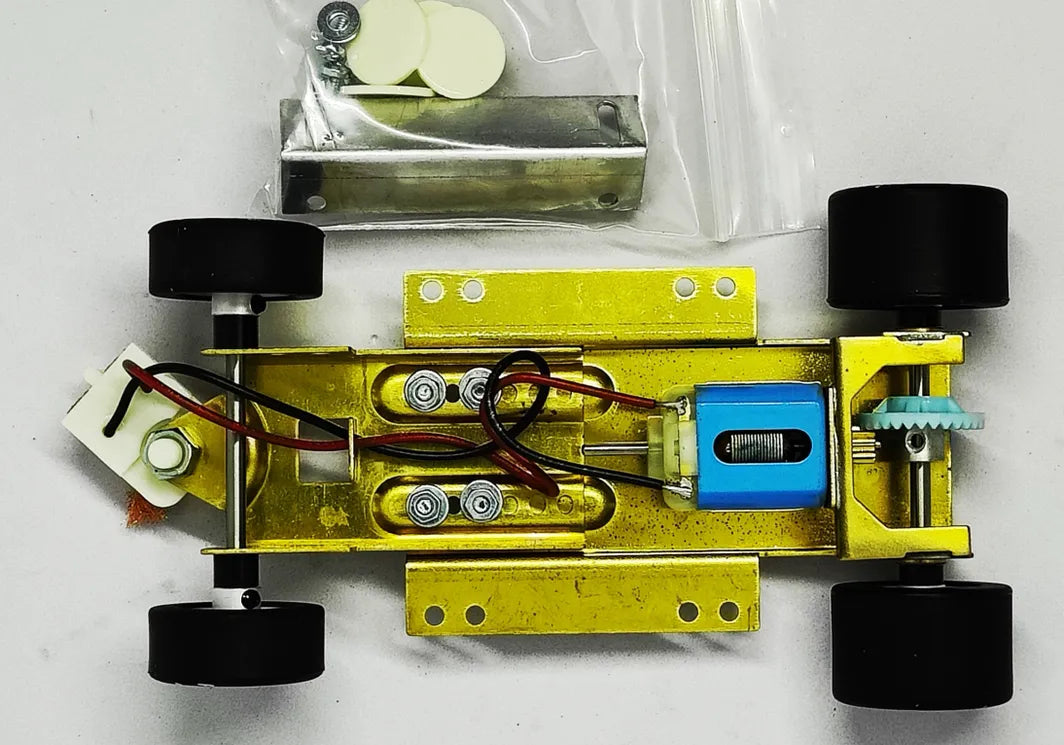 H & R Adjustable Wheelbase 1/24 Rolling Chassis with 18K motor and Wide Silicone rear wheels
