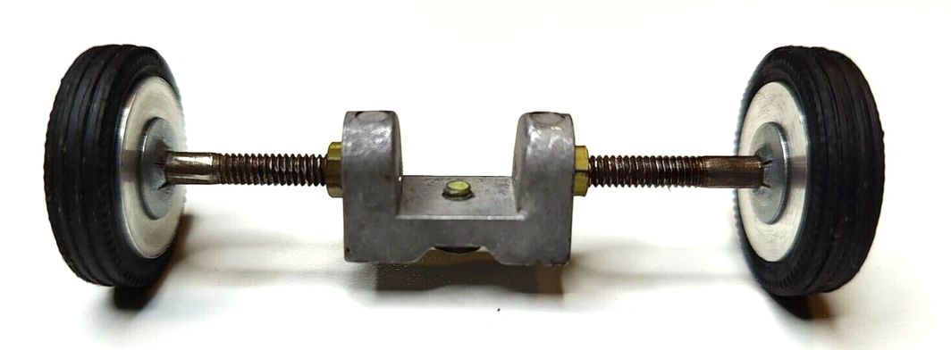 Chassis, Dynamic vintage 1/32 scale independent front end with 3/4" soft tires.
