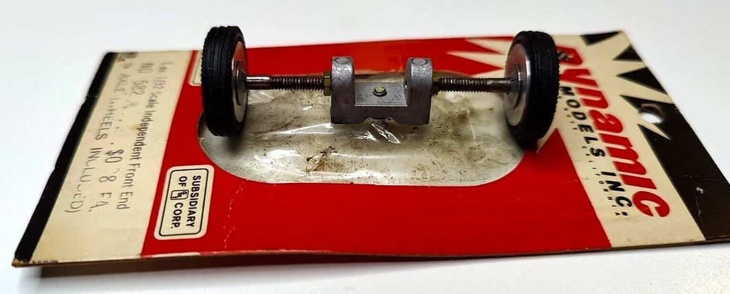 Chassis, Dynamic vintage 1/32 scale independent front end with 3/4" soft tires.