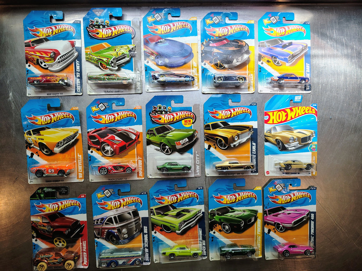 Models – Hot Wheels 15 Carded Cars Dodge Camaro Pontiac Toyota Lot B photograph 1