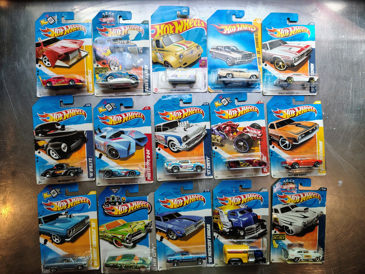 Models – Hot Wheels 15 Carded 2011-2013 Cars Race Trucks Classics Lot A photograph 1