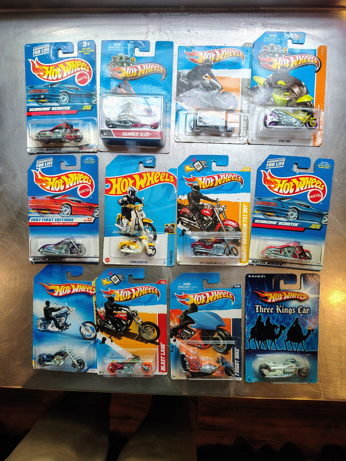Models – Hot Wheels Motorcycles Lot 11 Carded Choppers Scooters Bikes complete lot