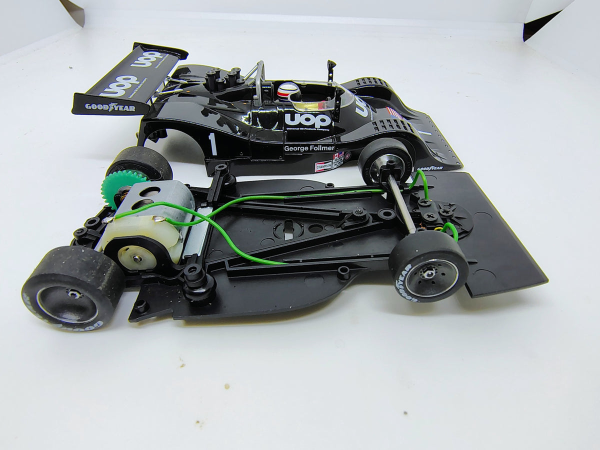 MR Slotcar MR1033 Shadow DN4 three-quarter body-off chassis view