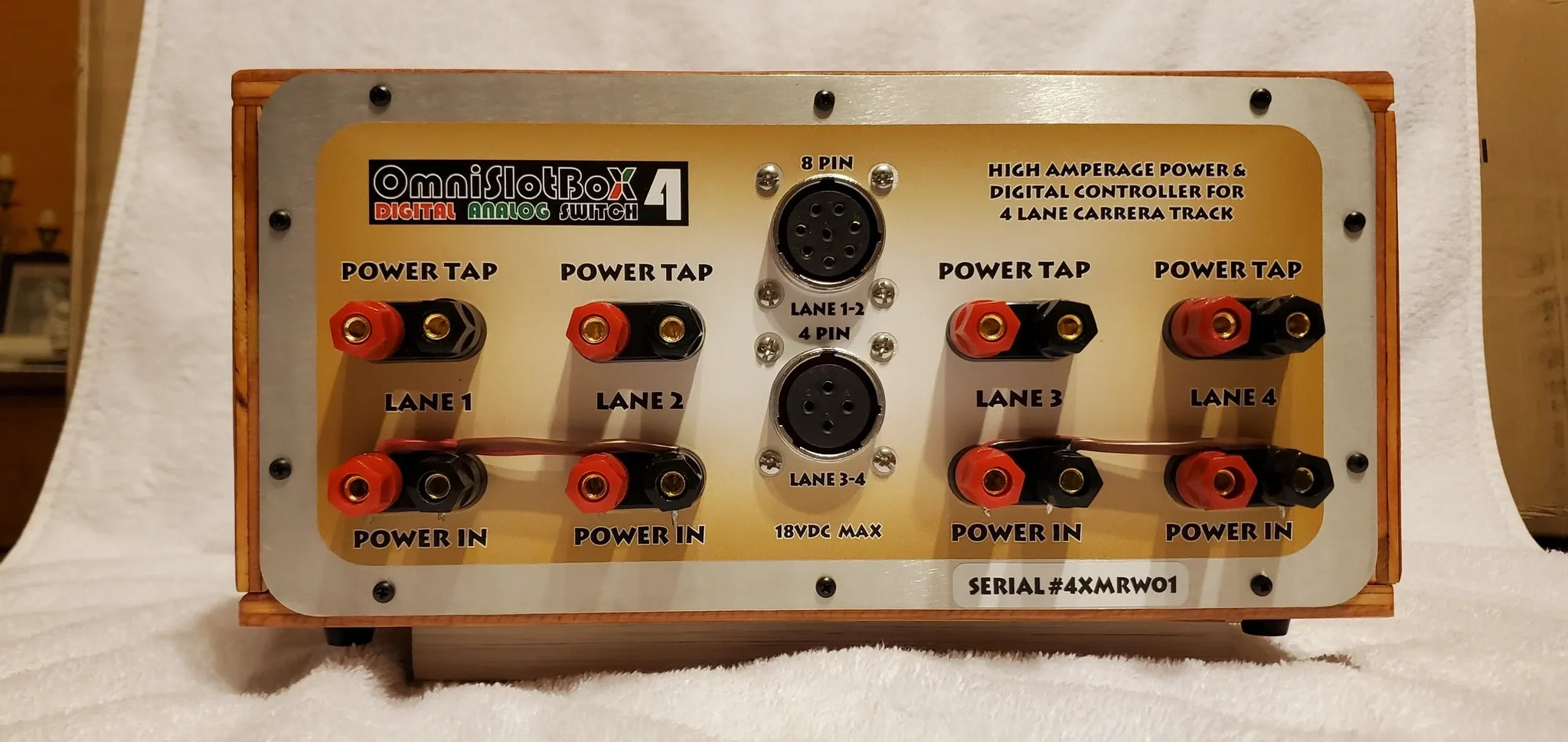 Omni Slot Box 4 - four lane true analog to Carrera digital switch.