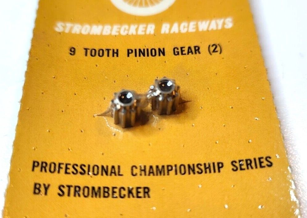 Gears, Strombecker Pinion, 9 tooth for 3/32" 0.0925" shaft. No. 8431