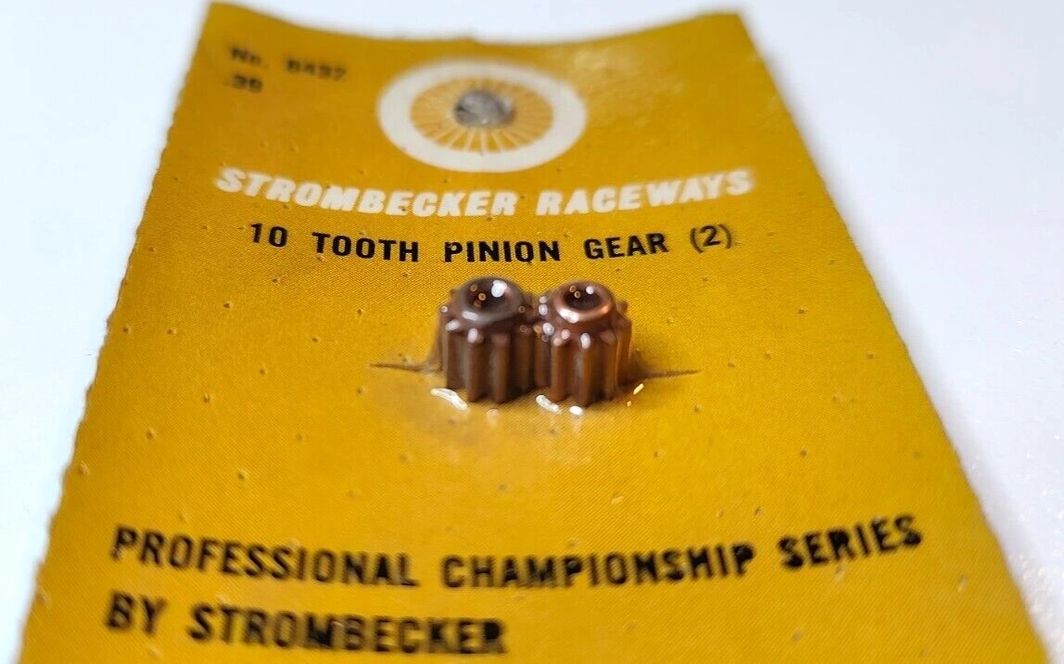 Strombecker Pinion Gear 10 tooth for 3/32" 0.0925" shaft. No. 8432 - 1 pair