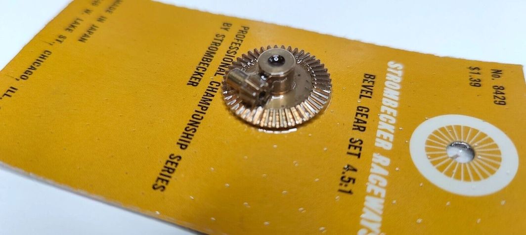 Gears, Strombecker #8429 Gear set tooth 3/32" 0.092" Pinion 1/8" Crown 4.5 / 1 ratio